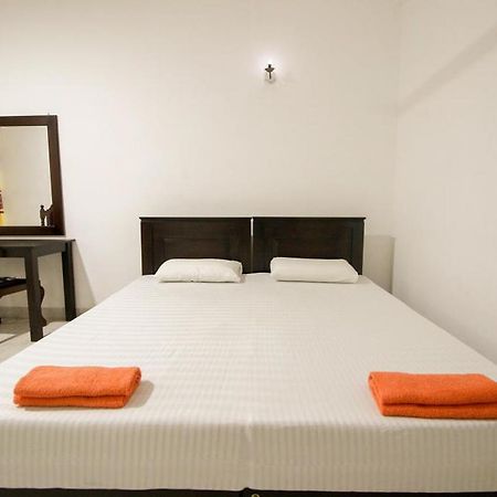 Yoho Relax On Hotell Colombo Exteriör bild
